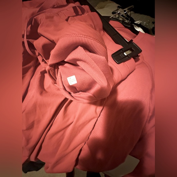 Set/Two pieces Lululemon top and dance studio pants - Picture 9 of 9